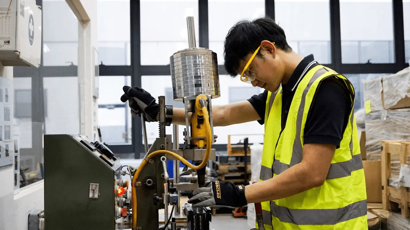 QA/QC Technician perform Drilling Test